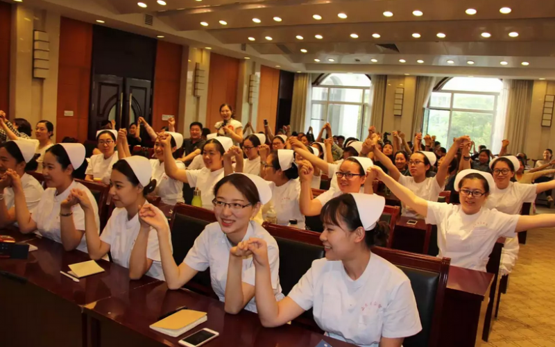 【醫(yī)務(wù)禮儀】山東省婦幼保健院邀請(qǐng)高煥云老師做《做真正的白衣天使》專(zhuān)題培訓(xùn)
